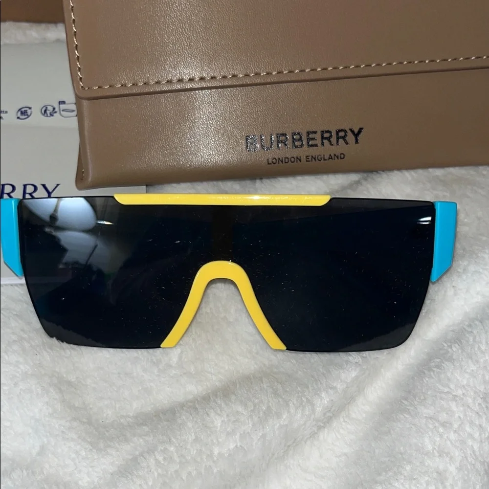Burberry Kids Sunglasses - Black and Yellow